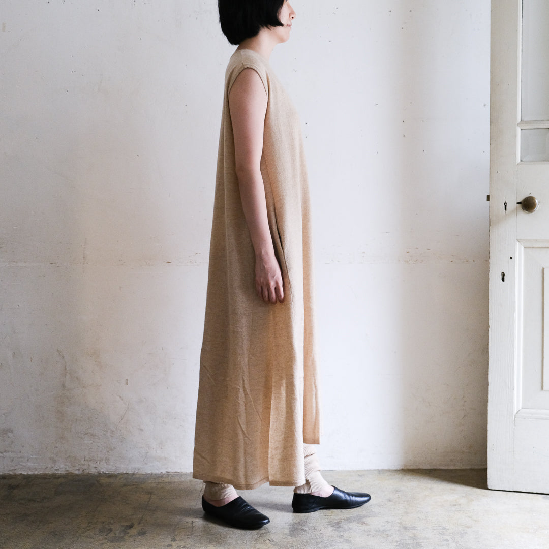 一年中着られる、ノースリーブのカシミヤワンピース – Envelope