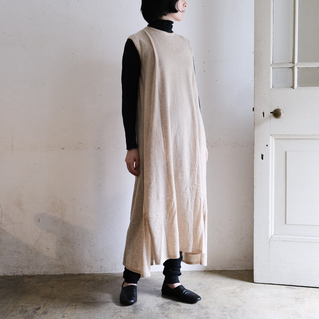 一年中着られる、ノースリーブのカシミヤワンピース – Envelope