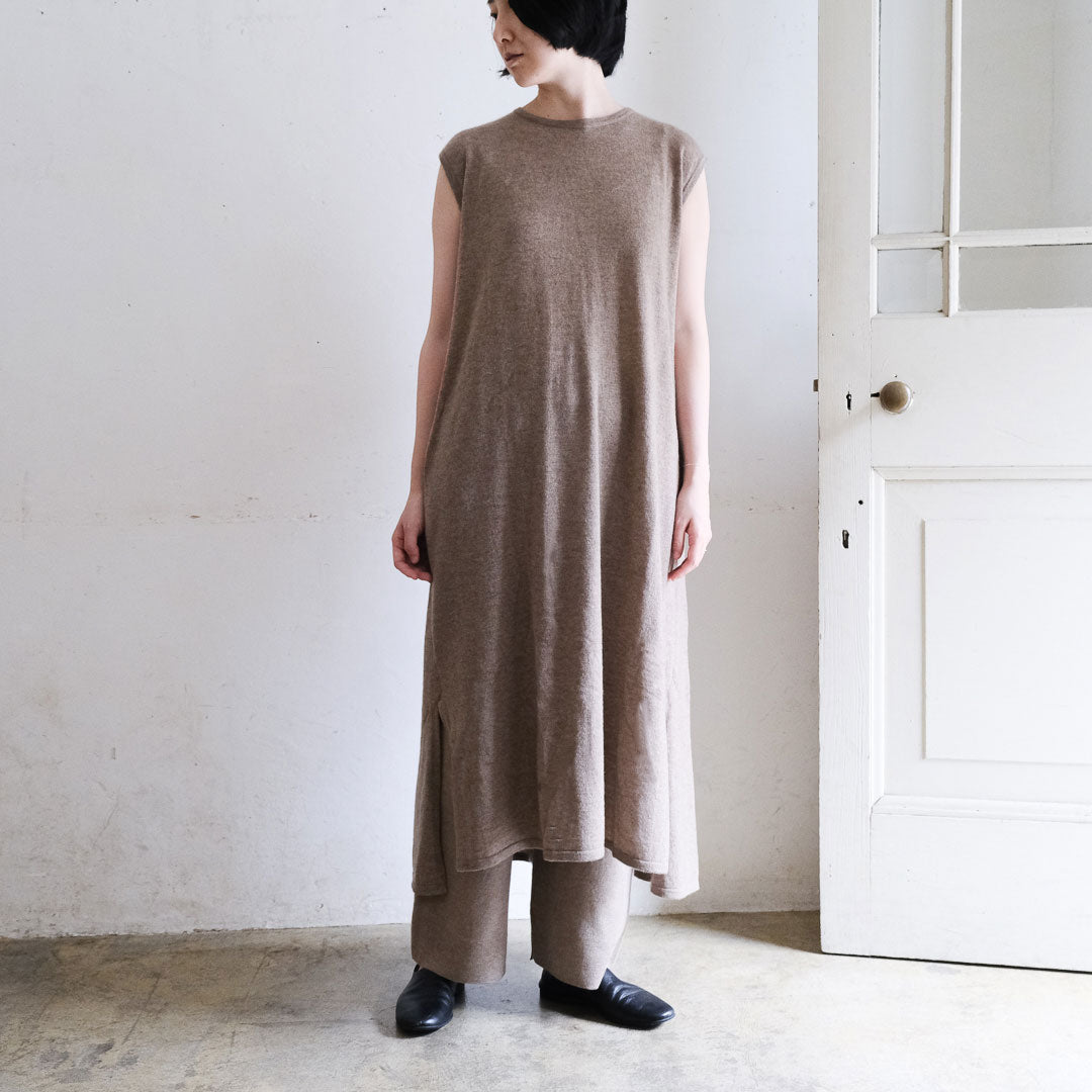 一年中着られる、ノースリーブのカシミヤワンピース – Envelope