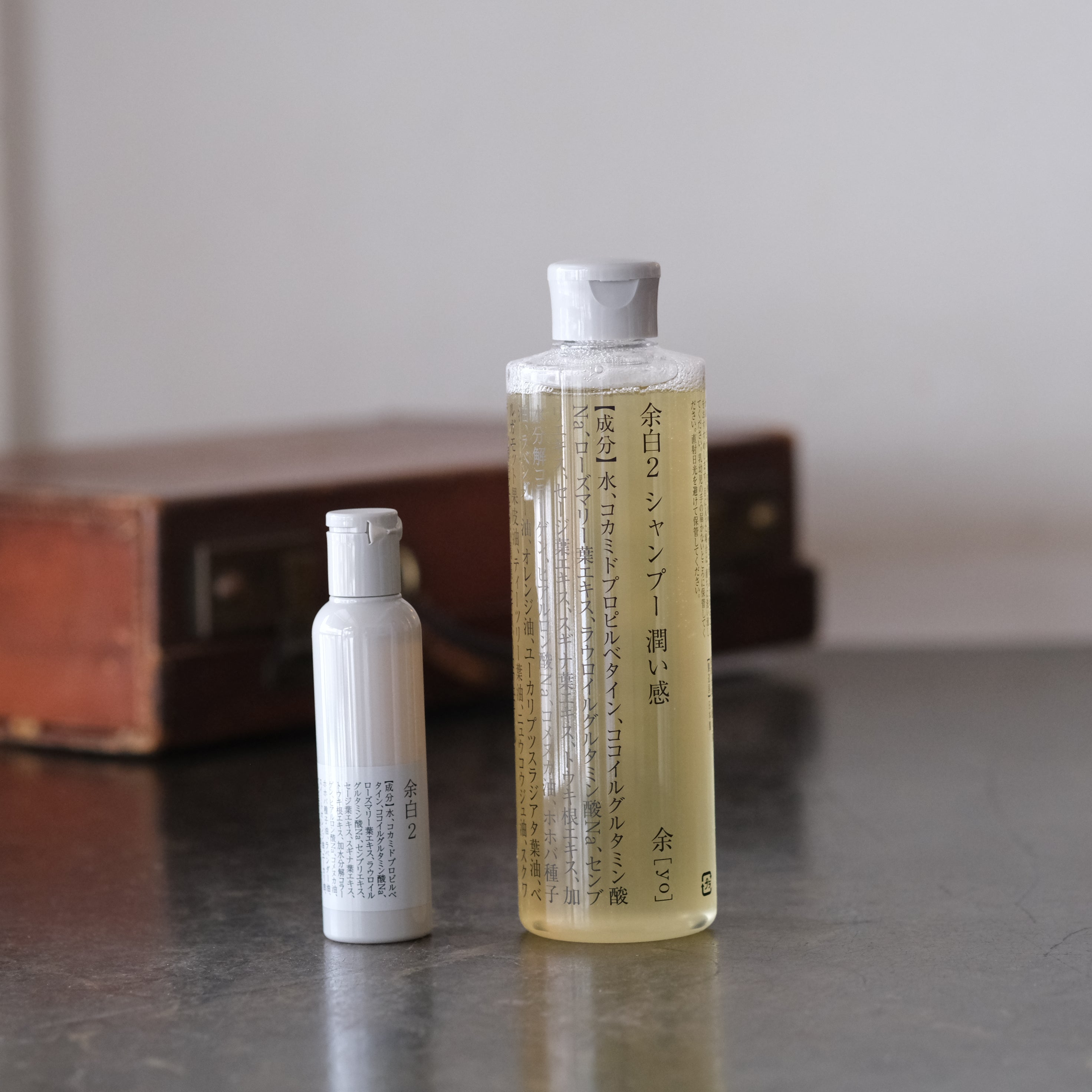 旅のお供にぴったり、小さなボトルのヘアケアセット – Envelope