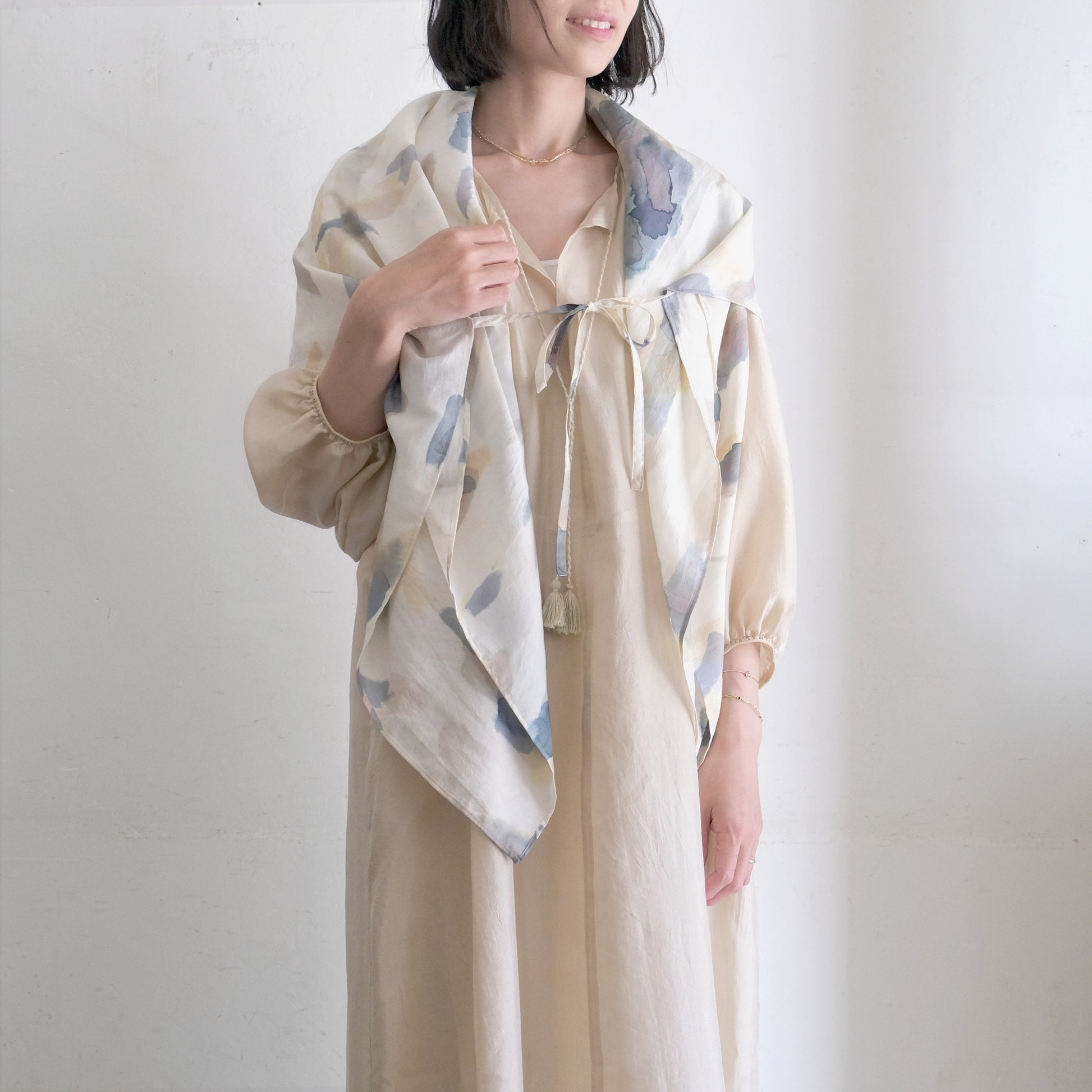 モデル身長170cm、ワンピース:uryya カフタンドレス