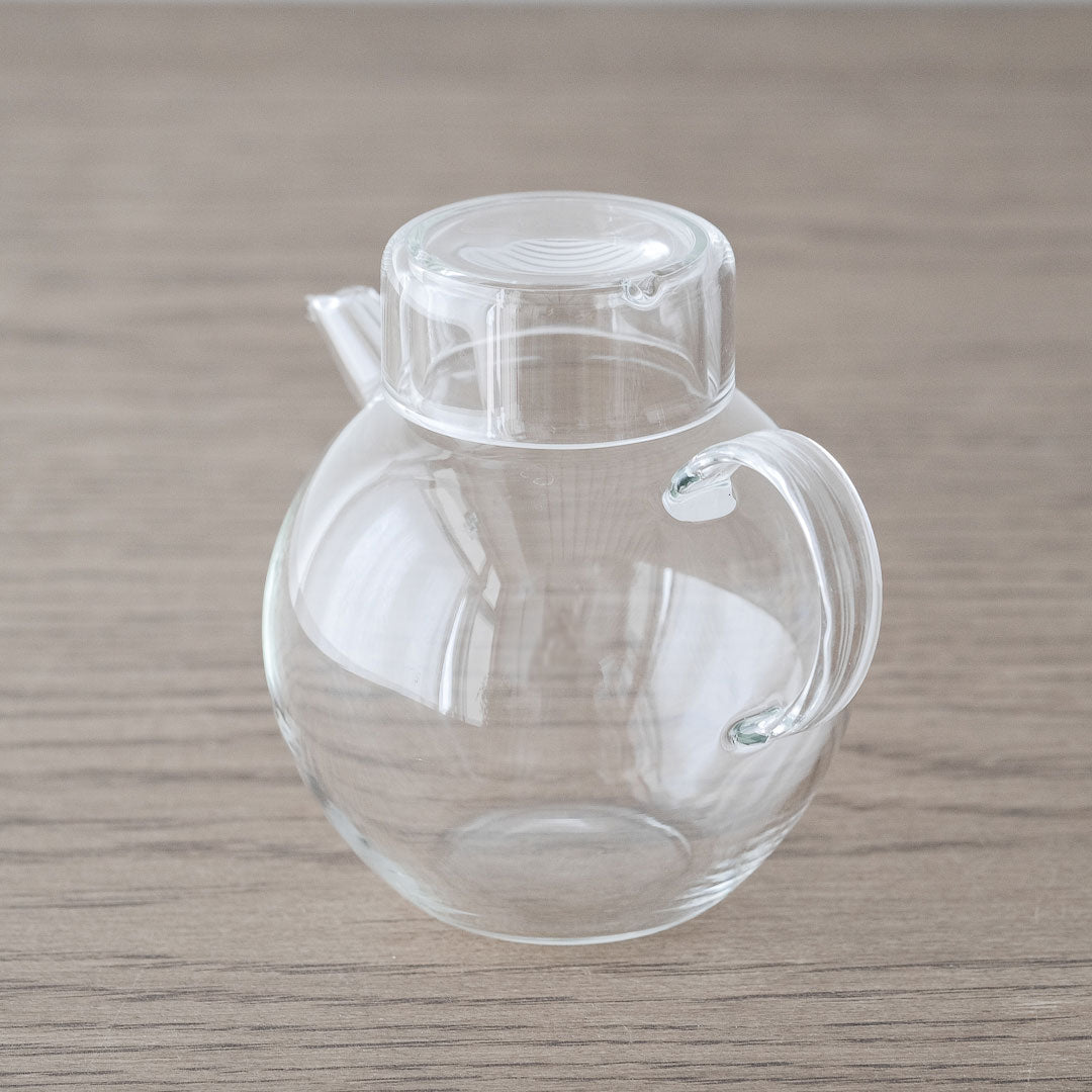 ふぃぼなっち　ガラスのルーペほか2点です。絵になります