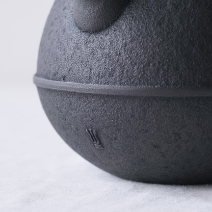 ［空間鋳造］南部鉄瓶 Egg