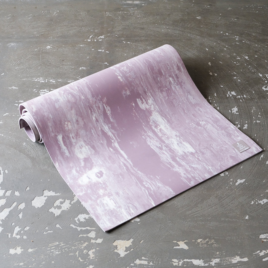 ヨガの時間をより豊かに。グリップ力と軽さが魅力のマット – Envelope