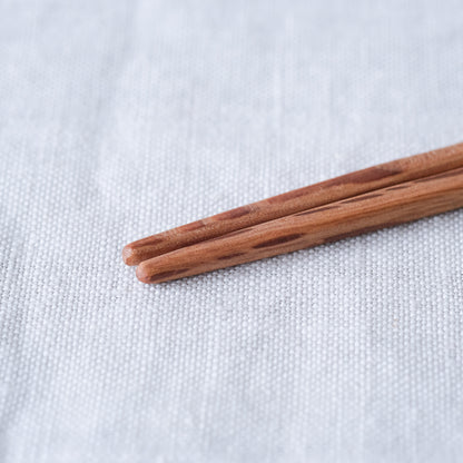 箸先の幅は約3mm