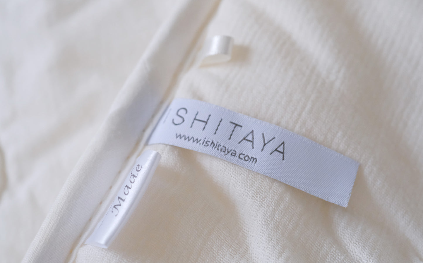 【直送便】［ISHITAYA］羊毛合い掛け布団　※送料無料（一部地域を除く）