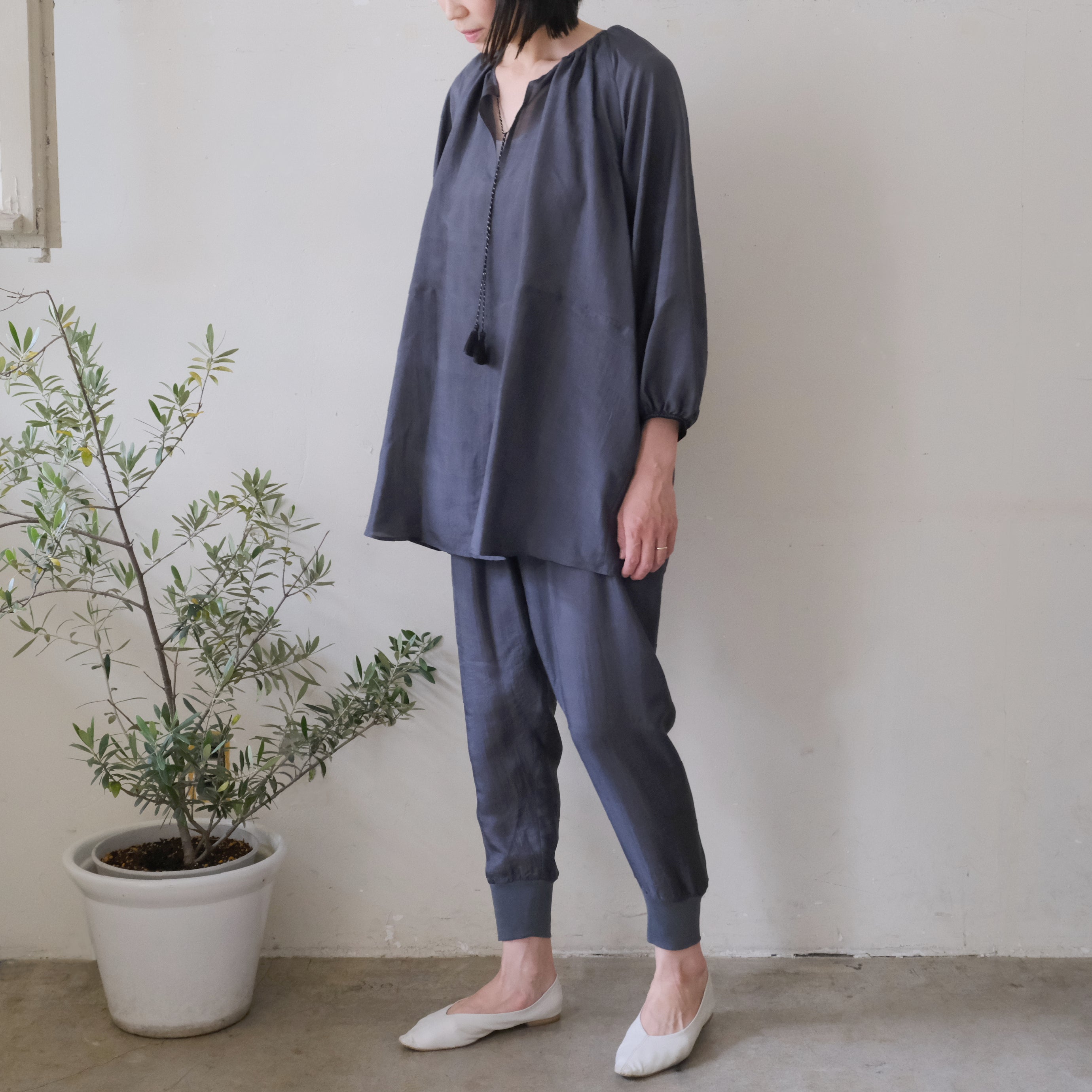 uryya シルク リブ パンツ チャコールグレー Silk Rib Pants - uryya