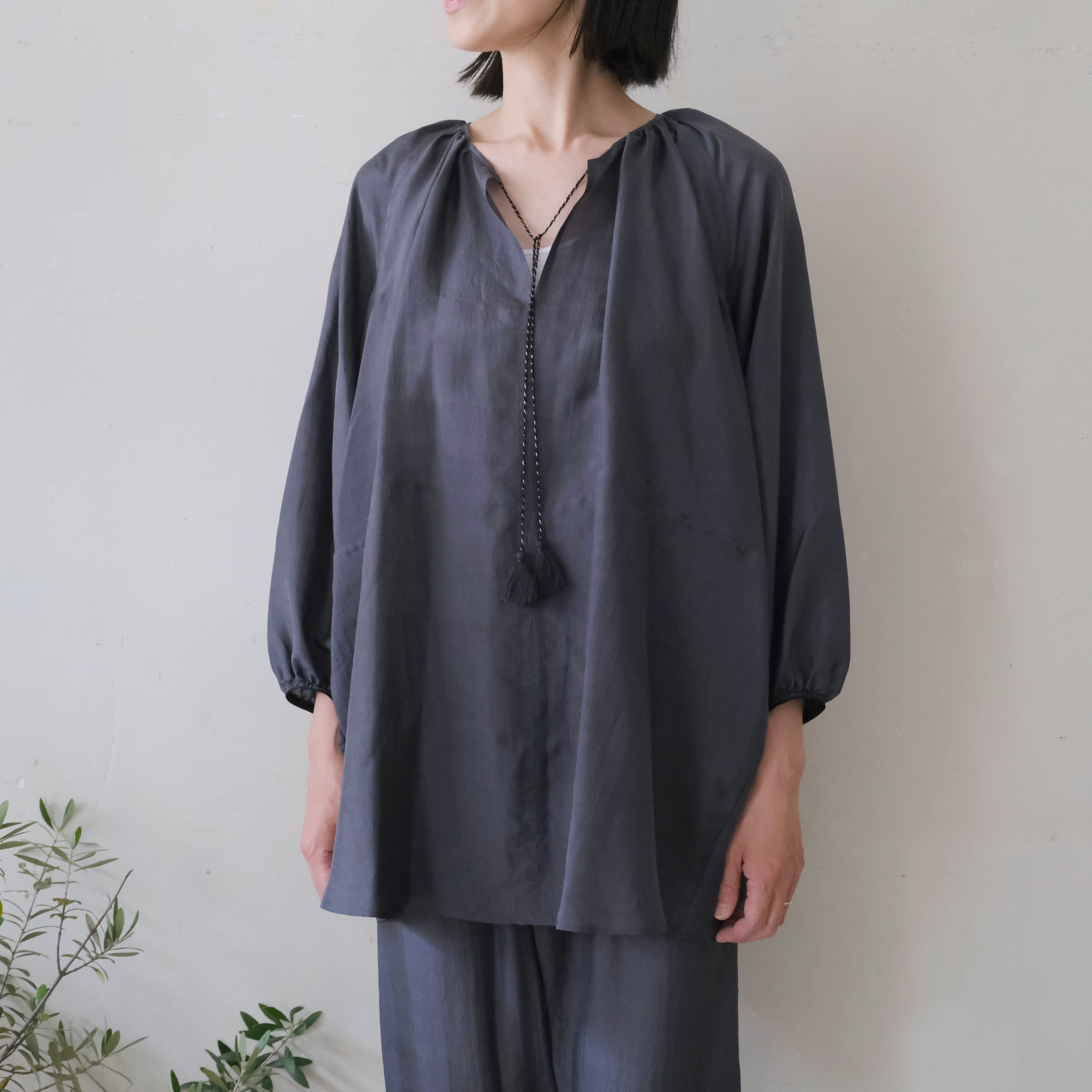 uryya ユライヤ シルク ベスト チャコールグレー uryya ユライヤ シルク ベスト チャコールグレー Silk Vest - uryya