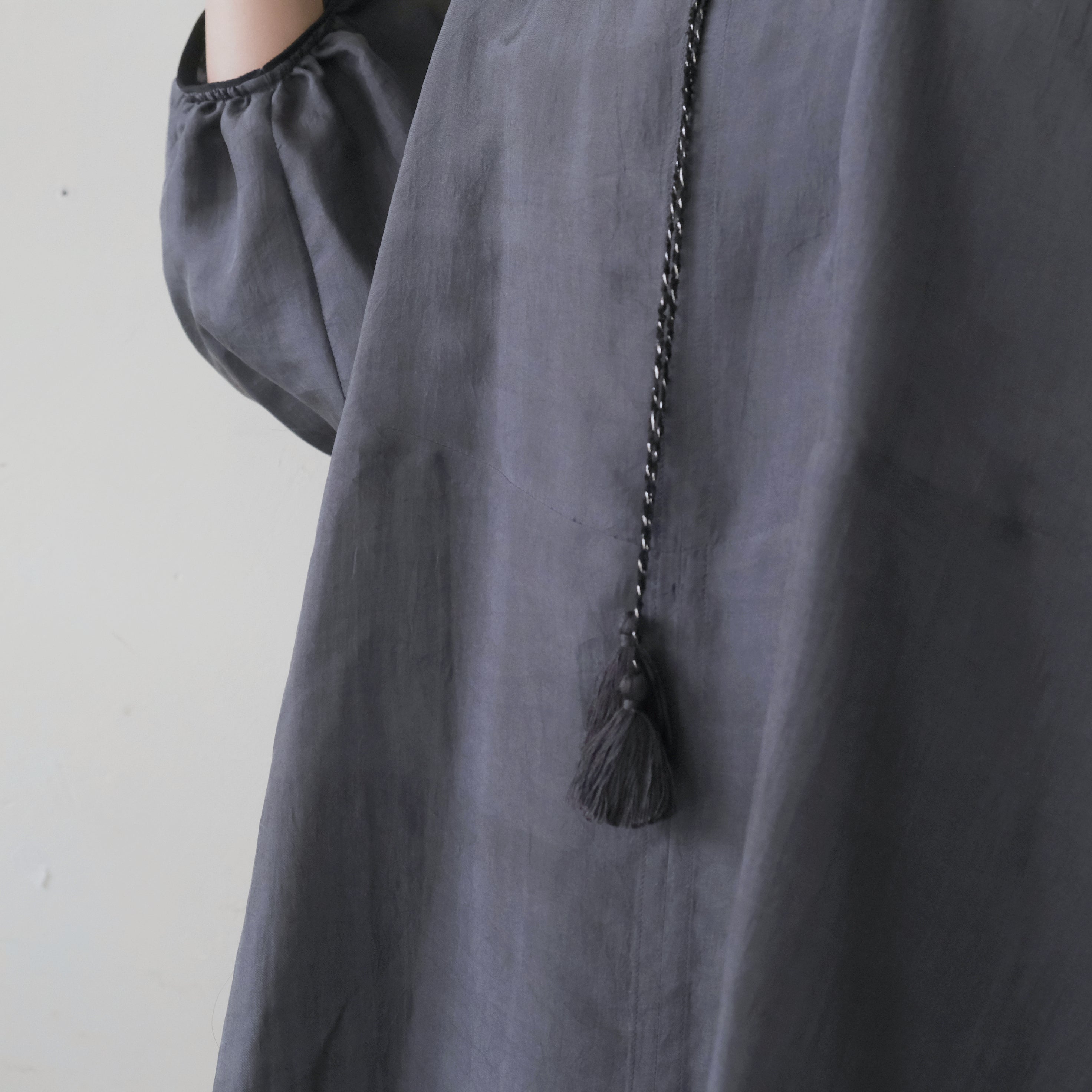 uryya ユライヤ シルク ベスト チャコールグレー uryya ユライヤ シルク ベスト チャコールグレー uryya ユライヤ