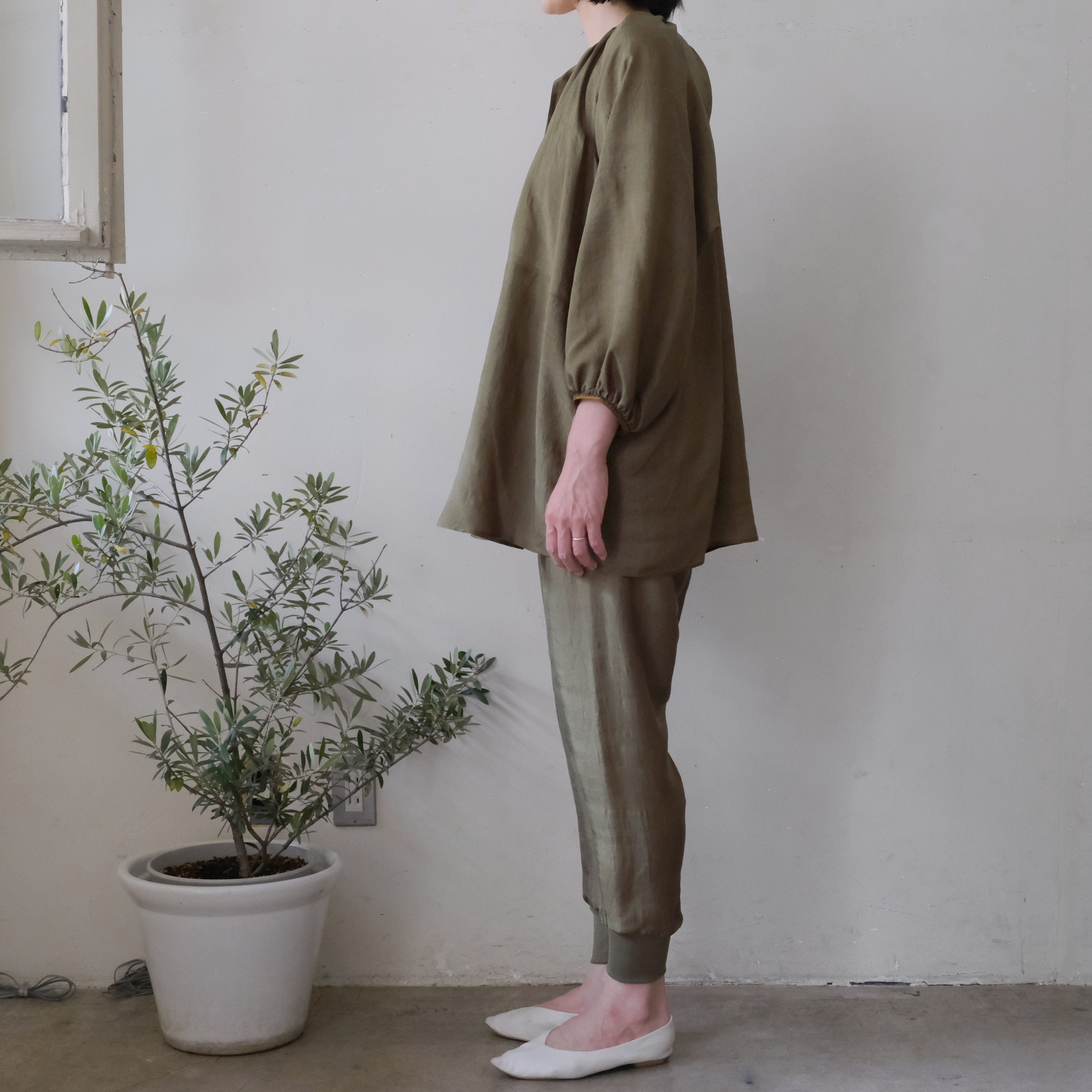 uryya ユライヤ シルク ベスト チャコールグレー uryya］シルク カフタントップス – Envelope - エンベロープ