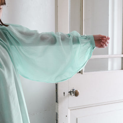 透明感のあるやさしい色合い