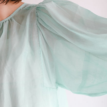 ひかえめな光沢感