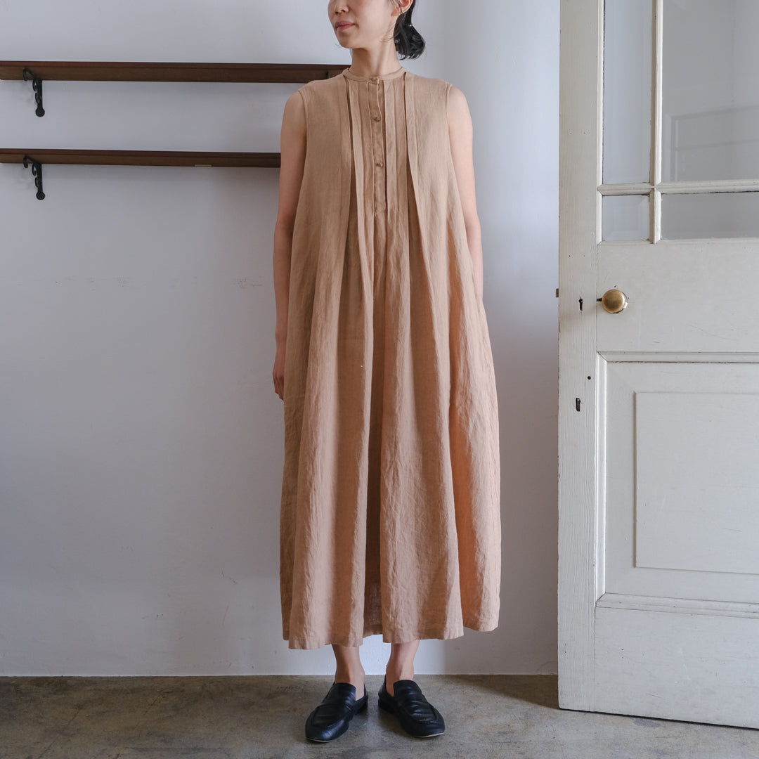 ［SALUÉ］ピンタックノースリーブドレス／ミッドウェイトリネン