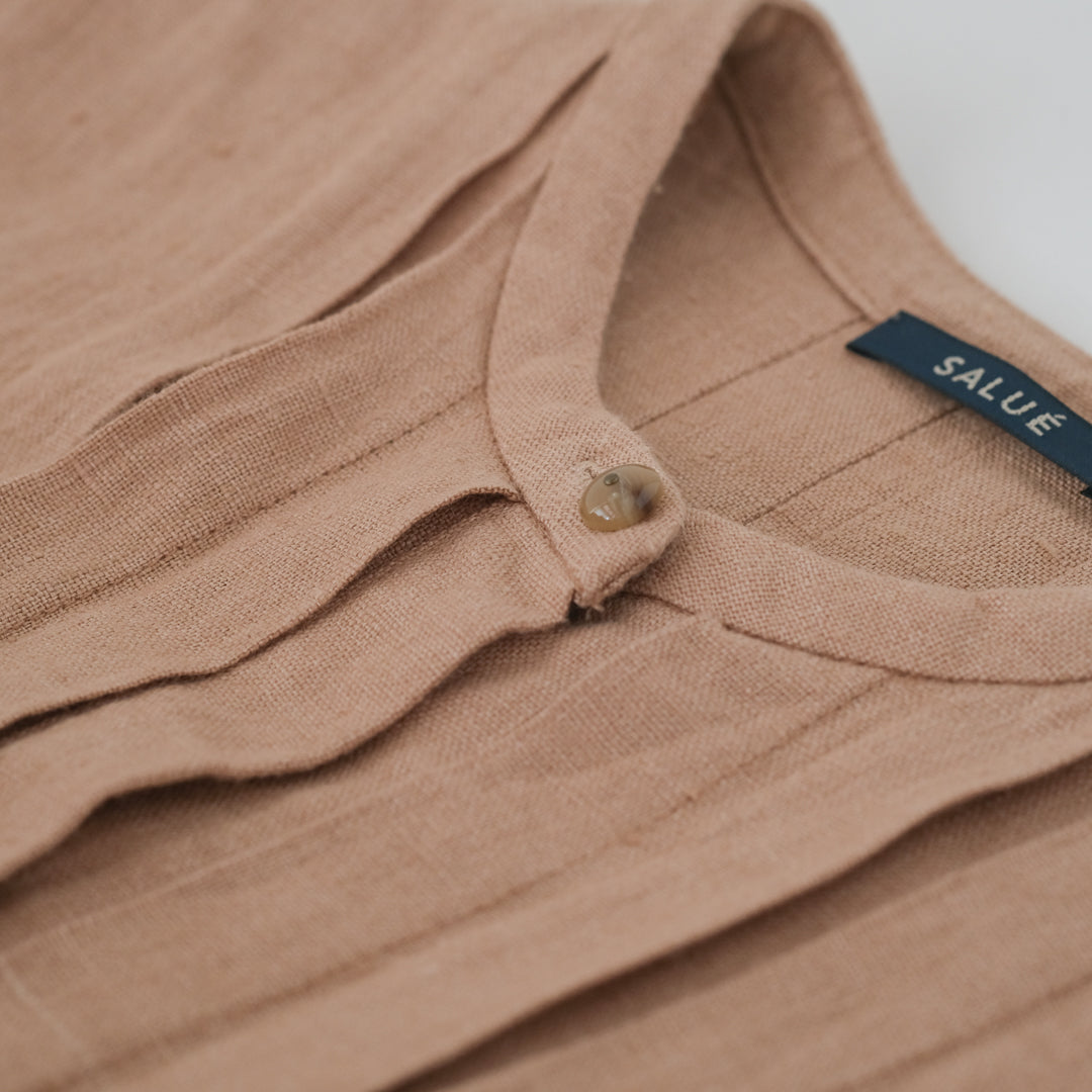 ［SALUÉ］ピンタックノースリーブドレス／ミッドウェイトリネン