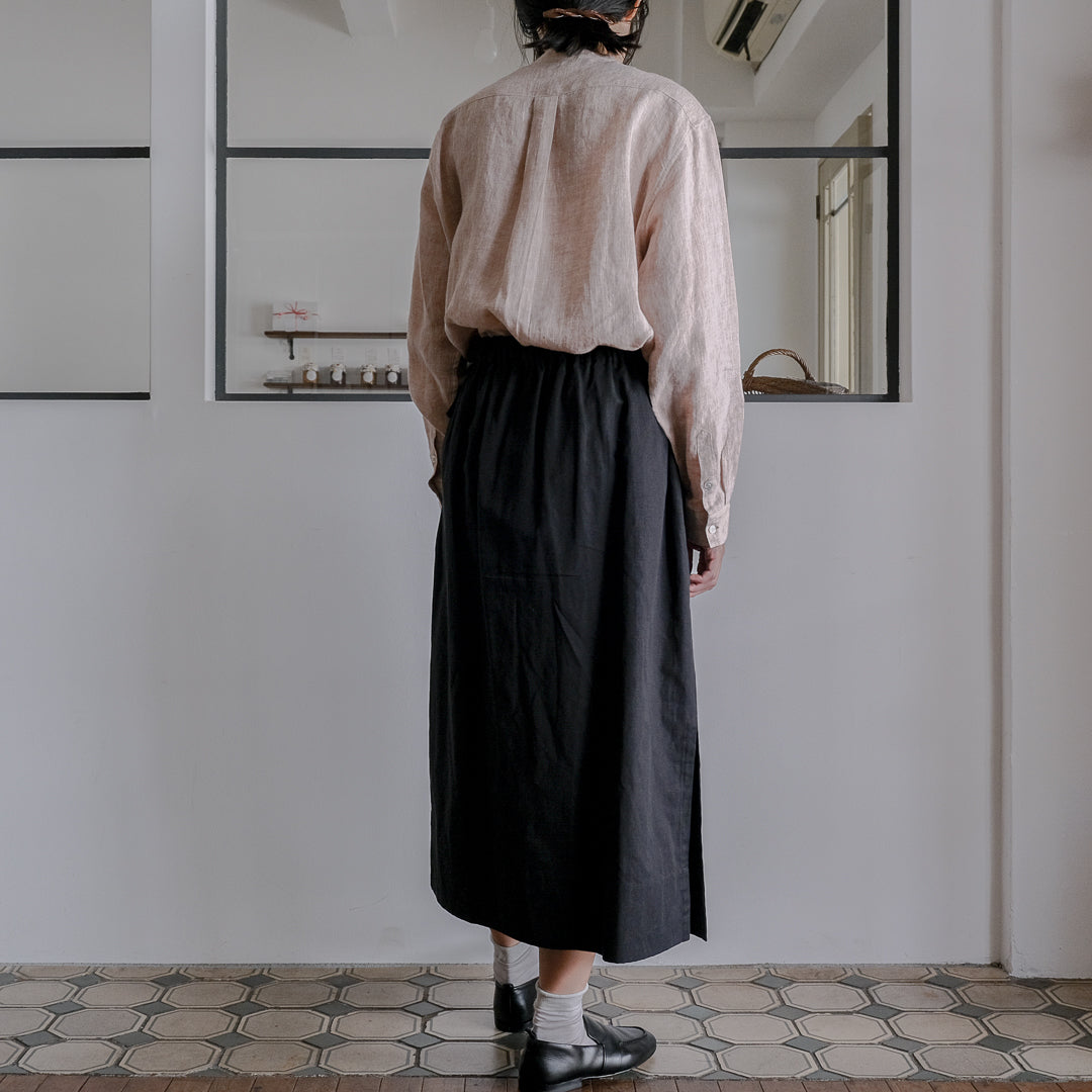 SALUÉ／ユニセックスバンドカラーシャツ／ライトウェイトリネン