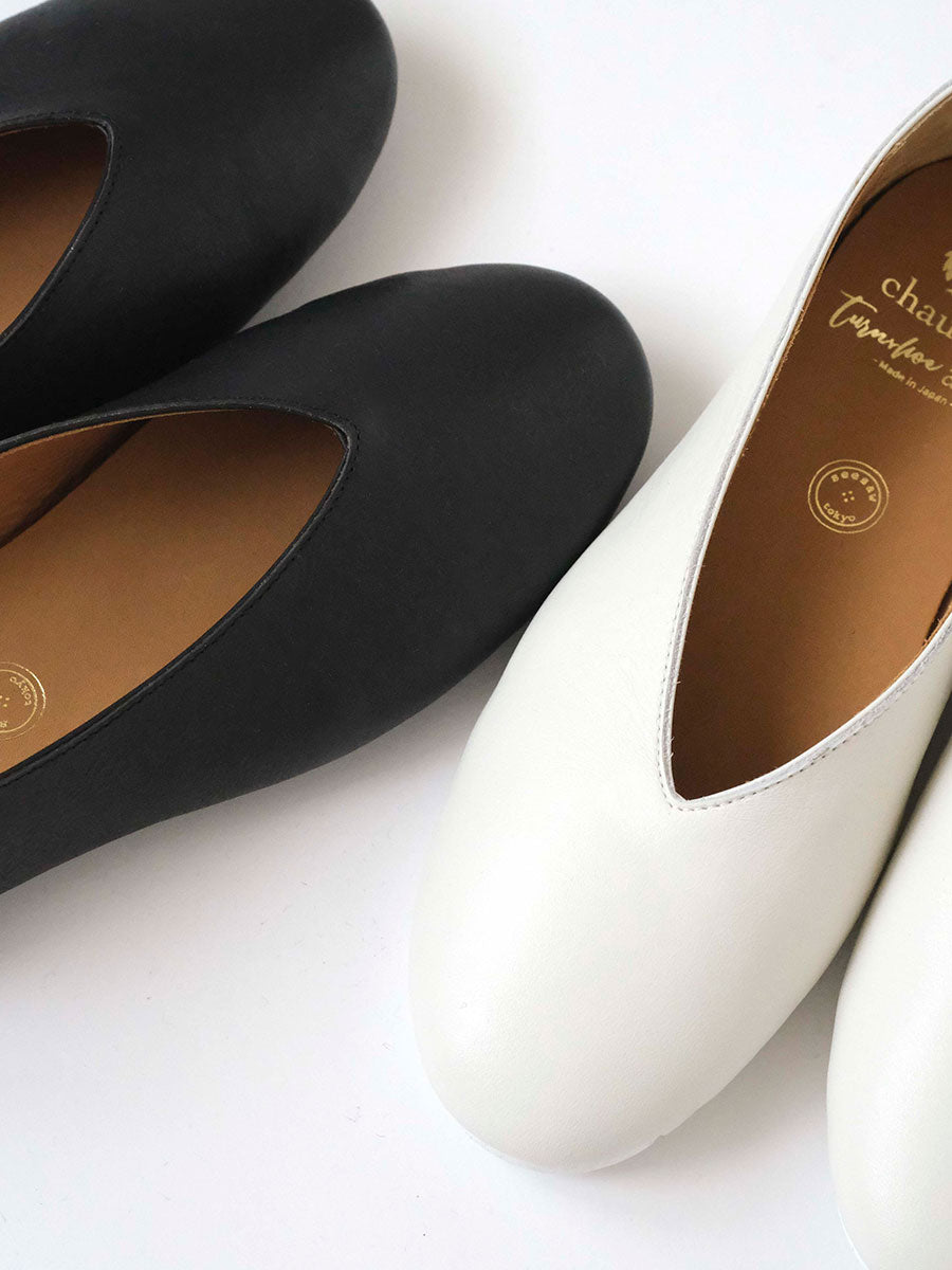 ［chausser］Vカットフラットパンプス（CT-01）