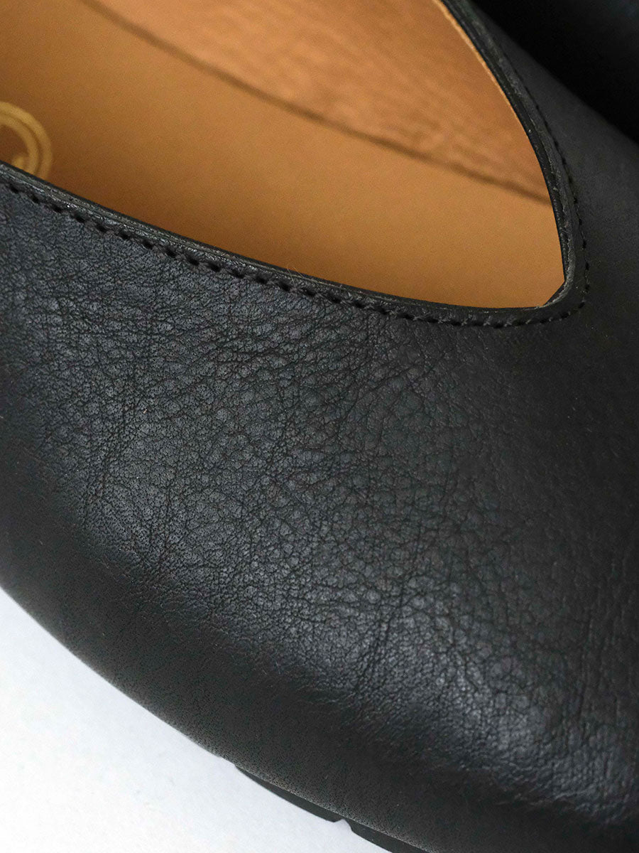 ［chausser］Vカットフラットパンプス（CT-01）
