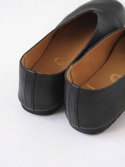 ［chausser］Vカットフラットパンプス（CT-01）