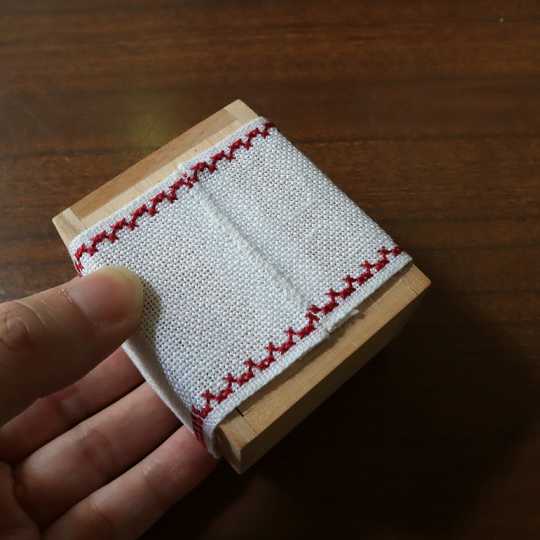 刺繍とオルゴール