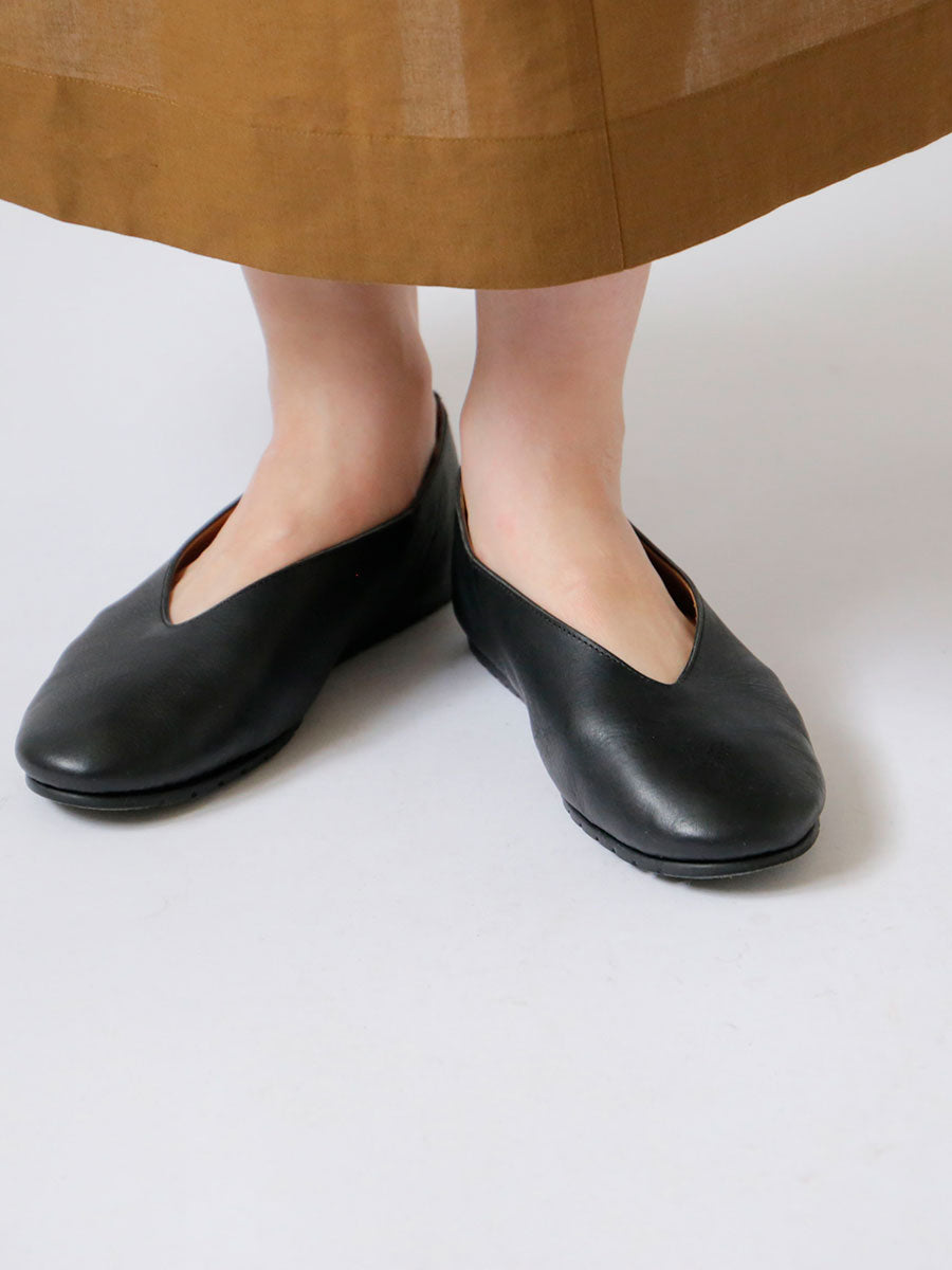 ［chausser］Vカットフラットパンプス（CT-01）
