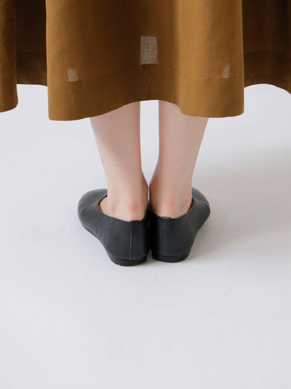 ［chausser］Vカットフラットパンプス（CT-01）