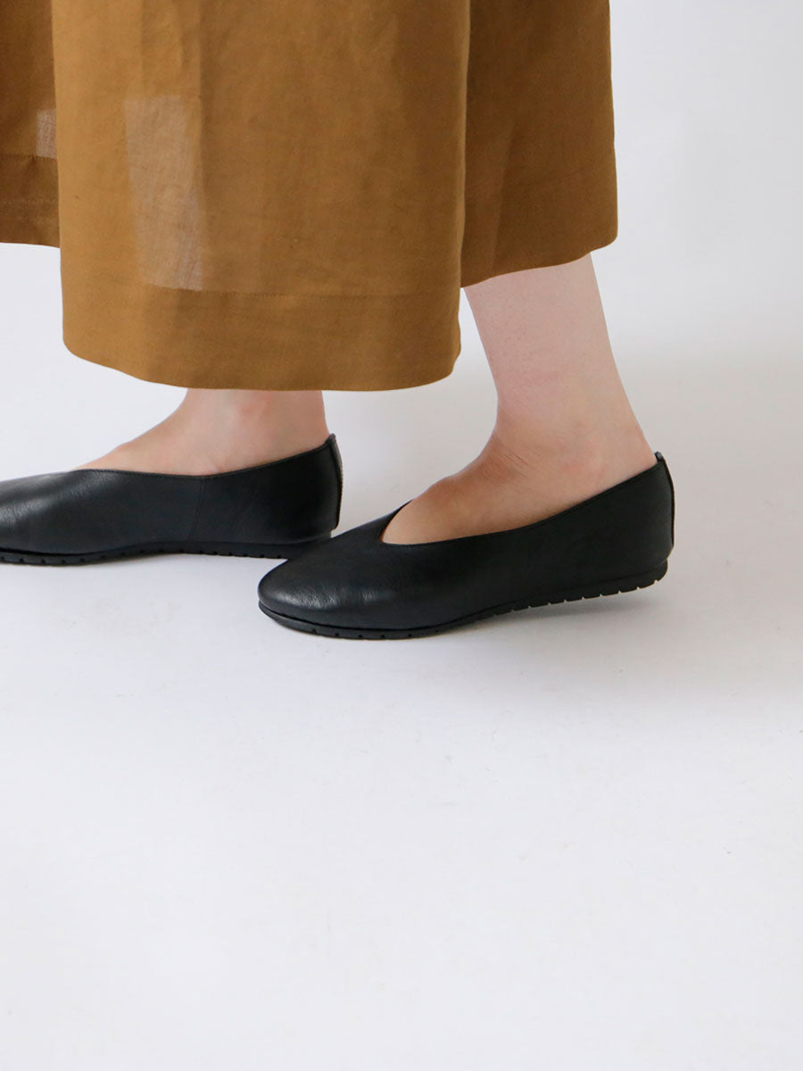 ［chausser］Vカットフラットパンプス（CT-01）