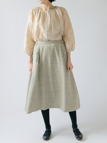 38サイズ　ブラウス：ラナ［完売］、靴AVRIL（モデル身長166cm）