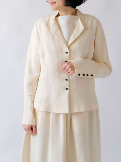 38サイズ　ブラウス：レイナ［完売］（モデル身長166cm）