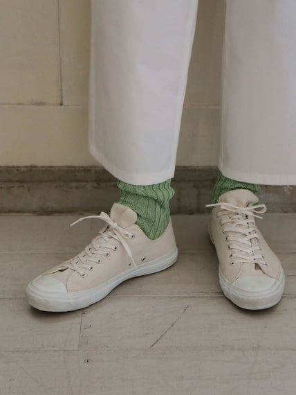 ヴェール・ドー　パンツ：フレデリク、靴：テニス