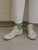 ヴェール・ドー　パンツ：フレデリク、靴：テニス