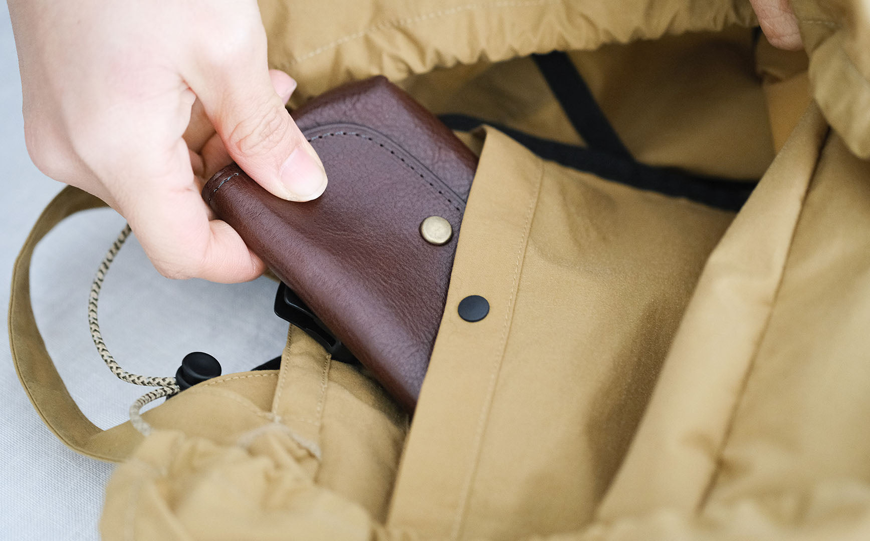 行き道はコンパクト、帰りは力持ちのナイロンリュック – Envelope