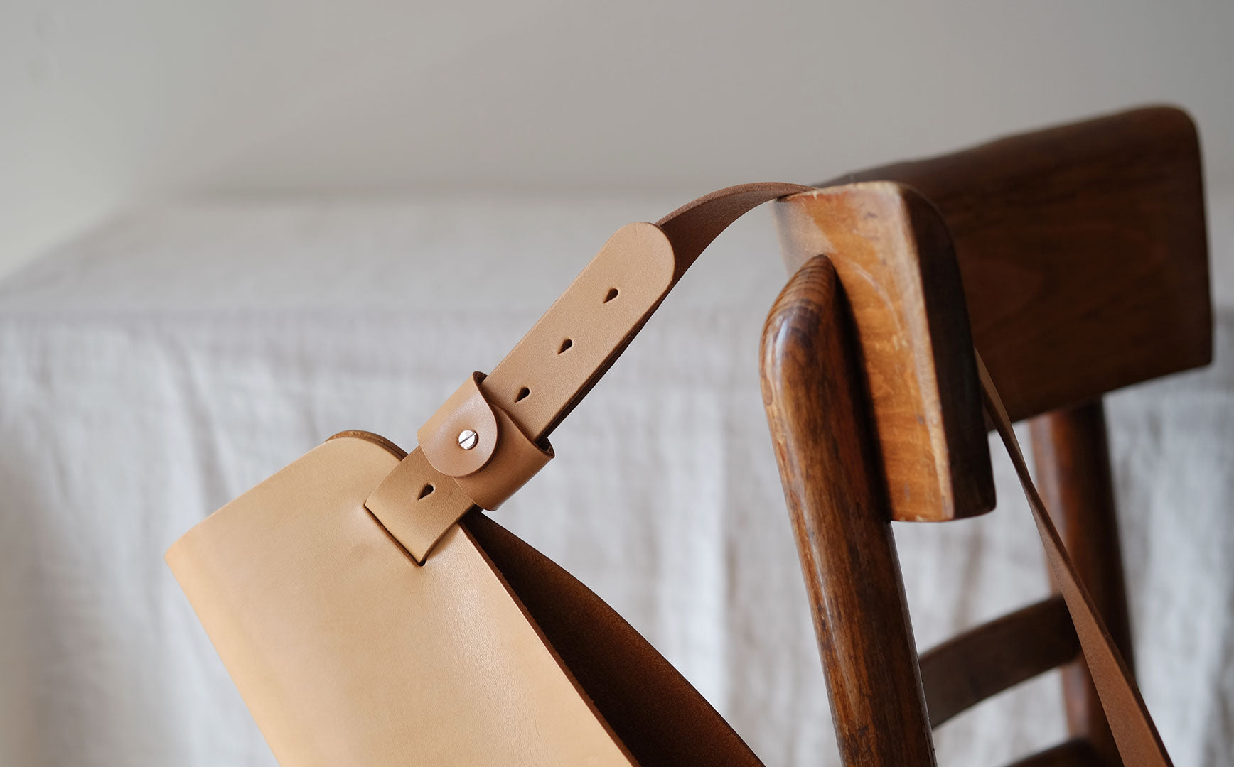 専用のバッグを手に、花を買いに行こう – Envelope