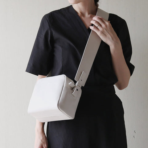 ［TIDI DAY AND AUGUST］Cube shoulder bag