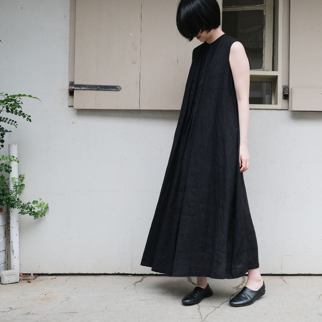 ［SALUÉ］ピンタックノースリーブドレス／ミッドウェイトリネン