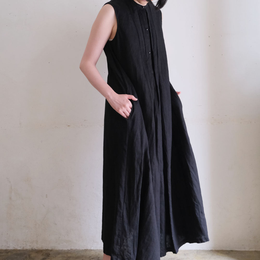 ［SALUÉ］ピンタックノースリーブドレス／ミッドウェイトリネン