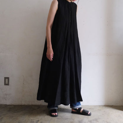 ［SALUÉ］ピンタックノースリーブドレス／ミッドウェイトリネン