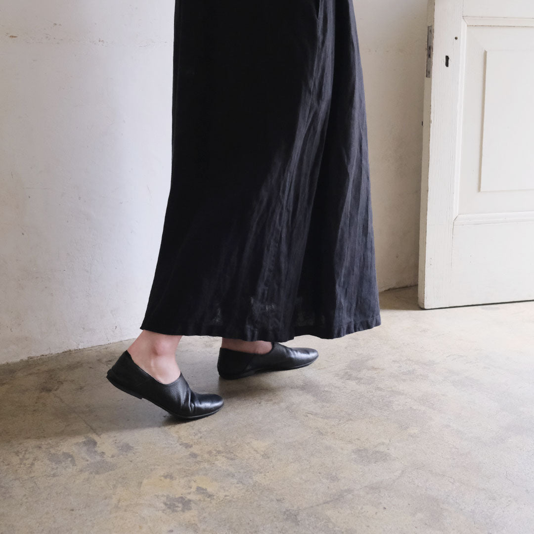 ［SALUÉ］ピンタックノースリーブドレス／ミッドウェイトリネン