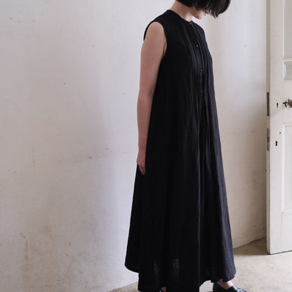 ［SALUÉ］ピンタックノースリーブドレス／ミッドウェイトリネン