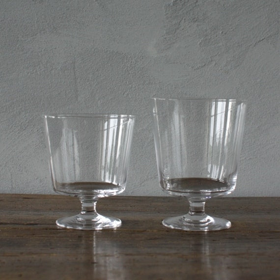 左：wine glass、右：water glass