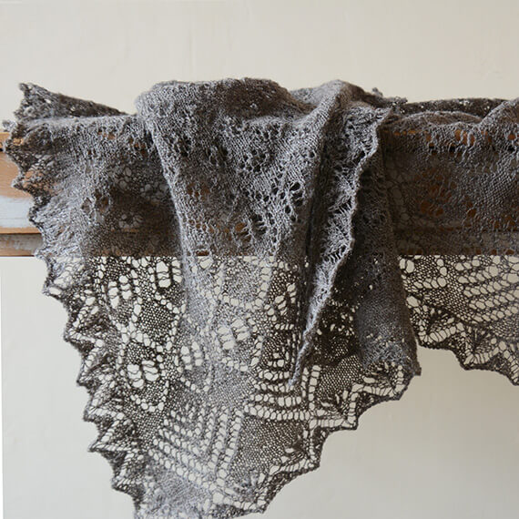 パターン〉シェットランドウールで編むレースストール