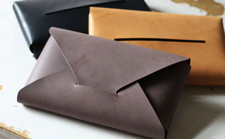 後姿も美しい、ポーチのようなティッシュケース – Envelope