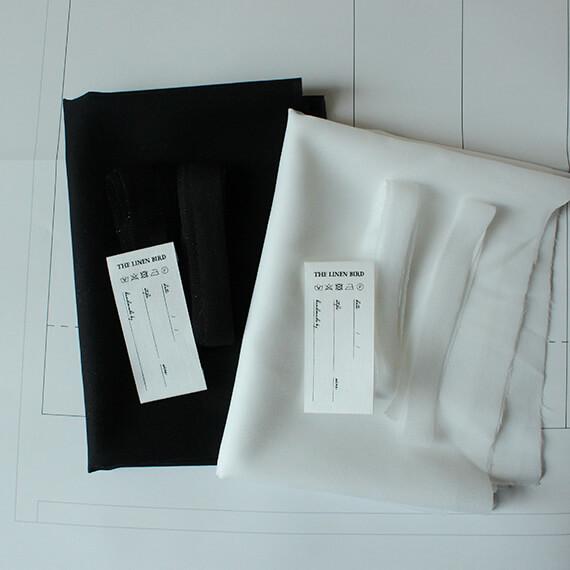 材料セットには接着芯、伸び止めテープ、ネームタグが付きます