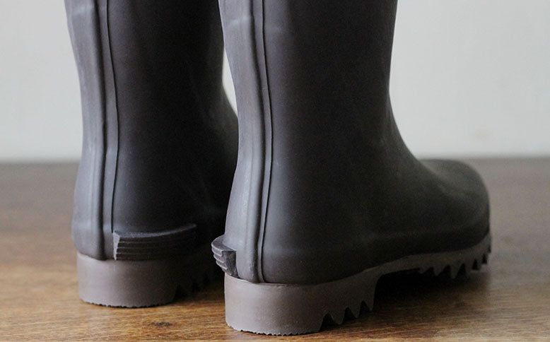 柔らかいから心地よい、老舗メーカーがつくる現代のラバーブーツ