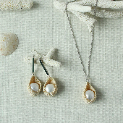 ピアスとネックレス オイスター