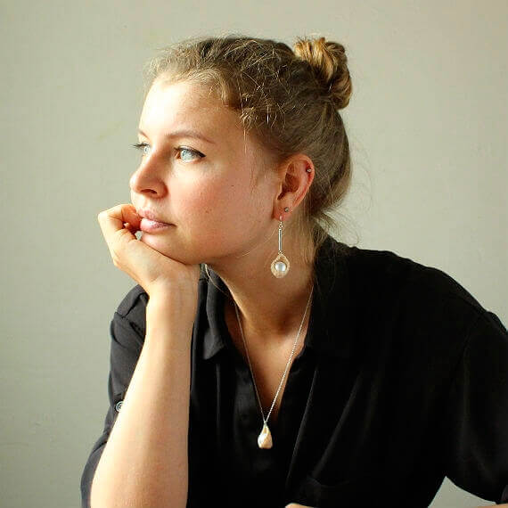 ピアスとネックレス オイスター