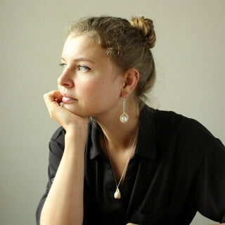 ピアスとネックレス ピンク