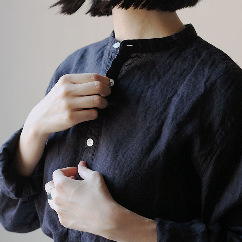 SALUÉ／ユニセックスバンドカラーシャツ／ライトウェイトリネン