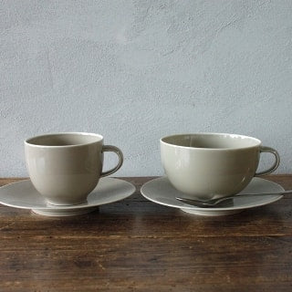 左：コーヒーカップ、右：ティーカップ