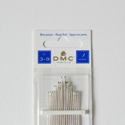 糸が通しやすい、大きめの針穴です