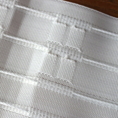 テープの紐を引き出すことでギャザーを作ります